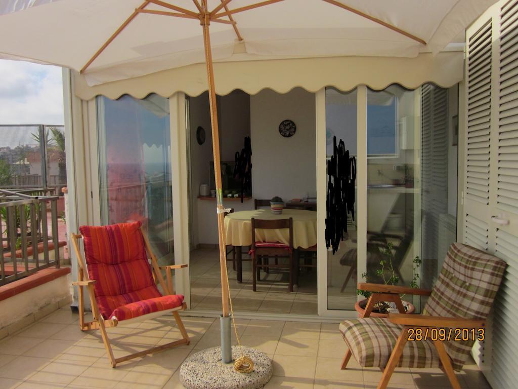 شقة Attico Con Vista Panoramica Sul Mare شاكا الغرفة الصورة